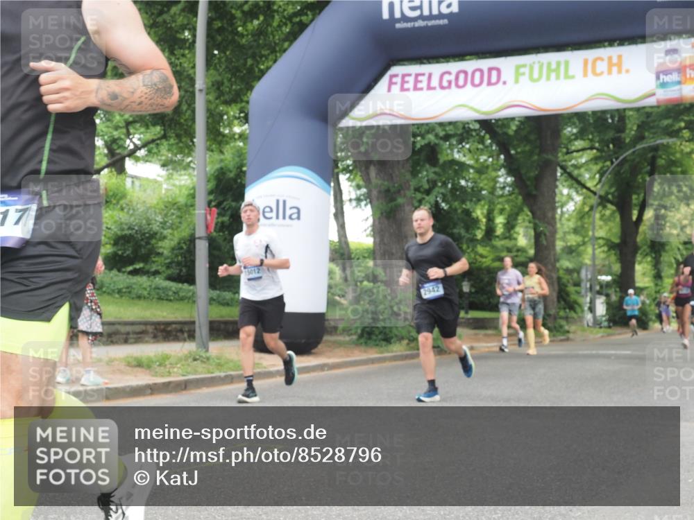 29.06.2025 - hella hamburg halbmarathon KatJ http://msf.ph/oto/8528796 29.06.2025 10:56:04 Zwischen KM18-KM19 2942, 3025, 3262, 5176, 6028 meine-sportfotos.de