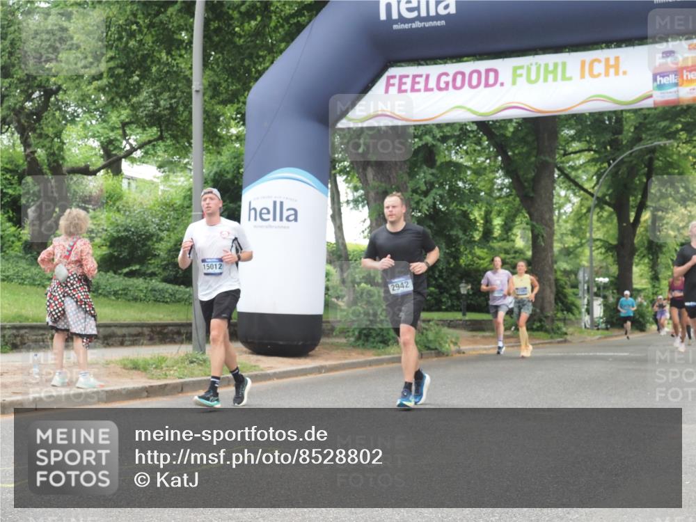 29.06.2025 - hella hamburg halbmarathon KatJ http://msf.ph/oto/8528802 29.06.2025 10:56:04 Zwischen KM18-KM19 2942, 3025, 3262, 5176, 6028 meine-sportfotos.de