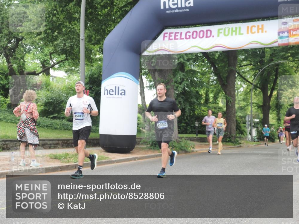29.06.2025 - hella hamburg halbmarathon KatJ http://msf.ph/oto/8528806 29.06.2025 10:56:05 Zwischen KM18-KM19 2942, 3025, 3262 meine-sportfotos.de