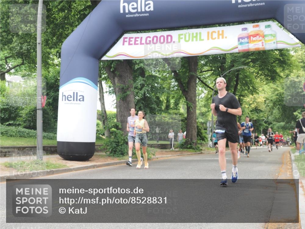 29.06.2025 - hella hamburg halbmarathon KatJ http://msf.ph/oto/8528831 29.06.2025 10:56:06 Zwischen KM18-KM19 2942, 3025, 3262, 4649 meine-sportfotos.de