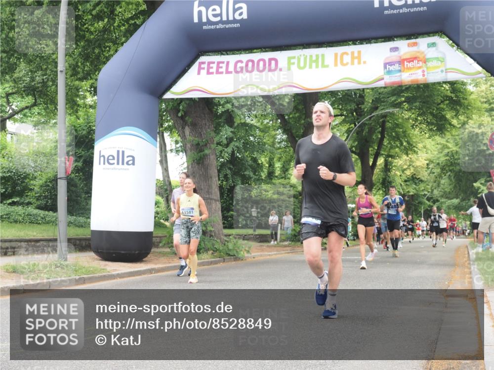 29.06.2025 - hella hamburg halbmarathon KatJ http://msf.ph/oto/8528849 29.06.2025 10:56:07 Zwischen KM18-KM19 2942, 4649 meine-sportfotos.de