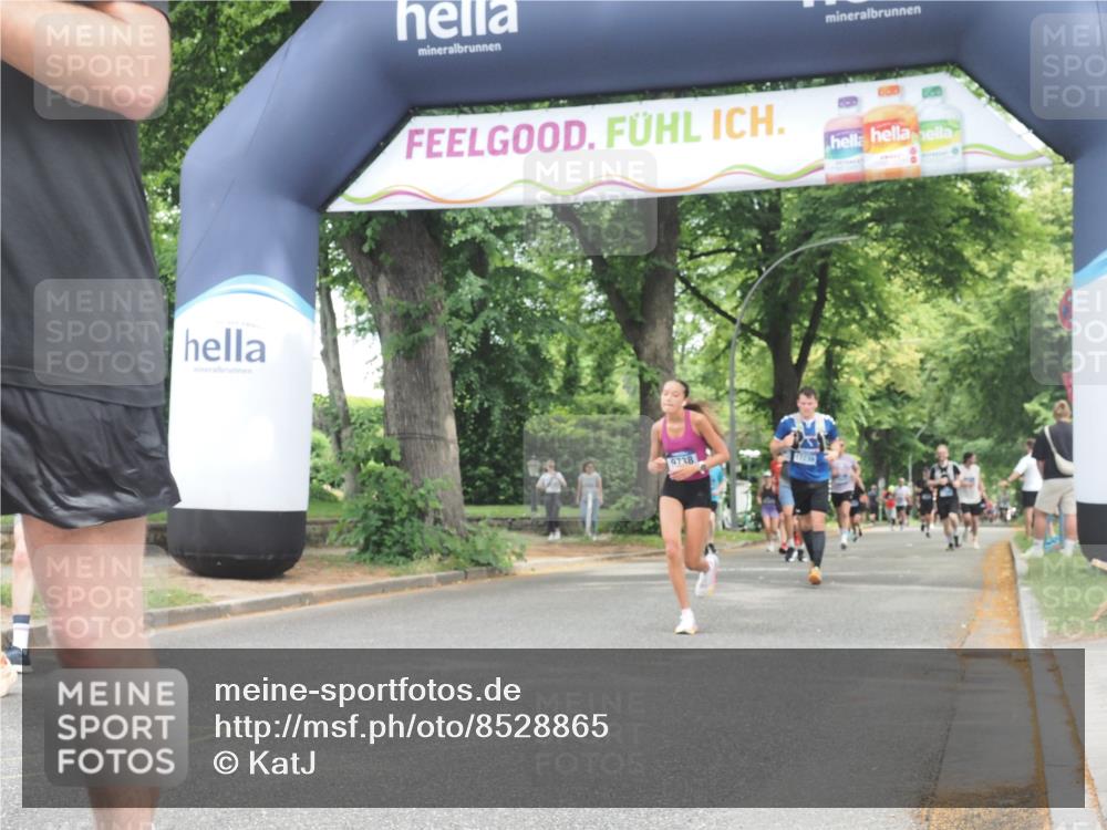 29.06.2025 - hella hamburg halbmarathon KatJ http://msf.ph/oto/8528865 29.06.2025 10:56:08 Zwischen KM18-KM19 2942, 4649 meine-sportfotos.de