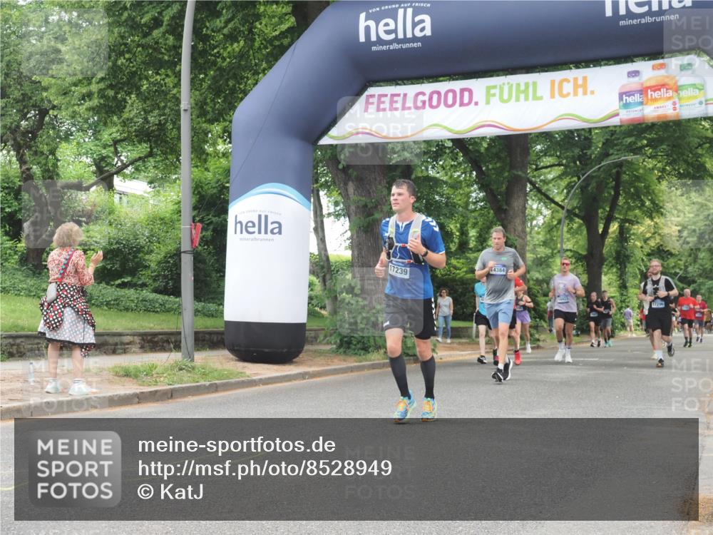 29.06.2025 - hella hamburg halbmarathon KatJ http://msf.ph/oto/8528949 29.06.2025 10:56:12 Zwischen KM18-KM19 4649 meine-sportfotos.de