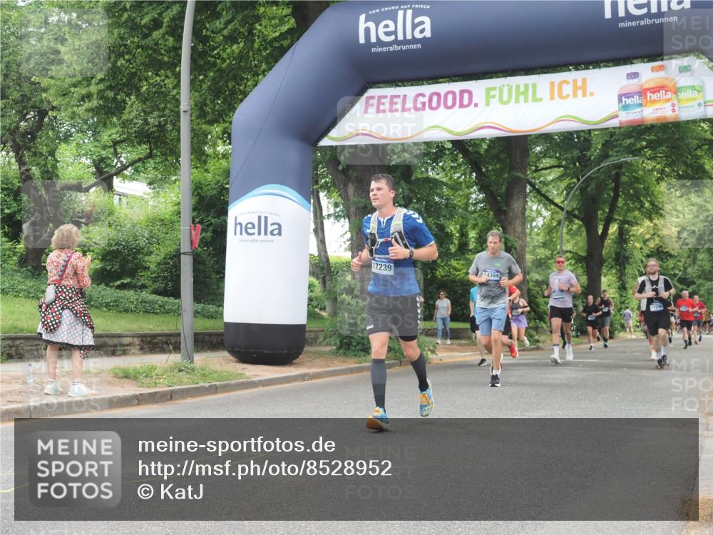 29.06.2025 - hella hamburg halbmarathon KatJ http://msf.ph/oto/8528952 29.06.2025 10:56:12 Zwischen KM18-KM19 4649 meine-sportfotos.de