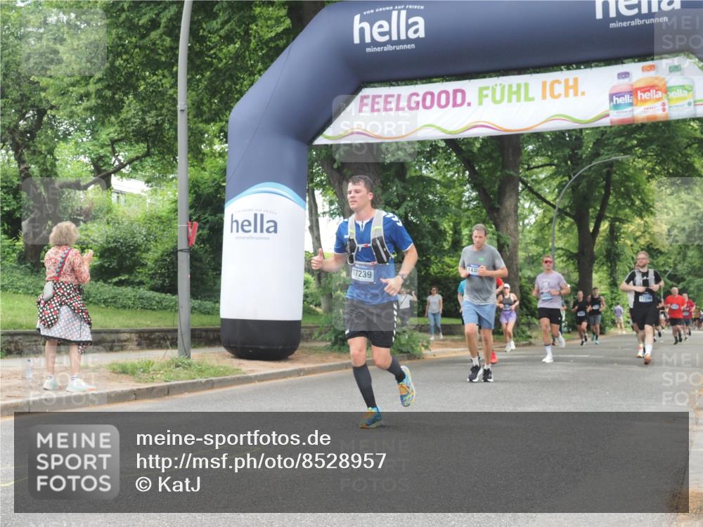 29.06.2025 - hella hamburg halbmarathon KatJ http://msf.ph/oto/8528957 29.06.2025 10:56:12 Zwischen KM18-KM19 4649 meine-sportfotos.de