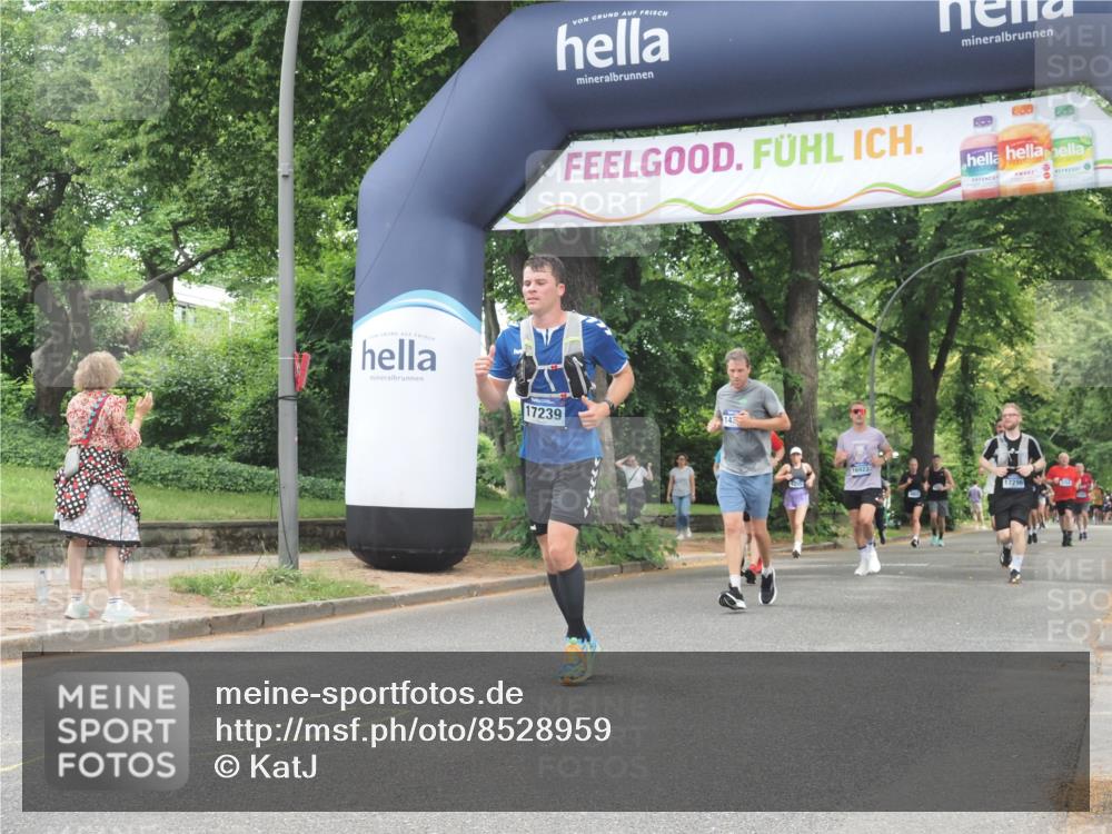 29.06.2025 - hella hamburg halbmarathon KatJ http://msf.ph/oto/8528959 29.06.2025 10:56:12 Zwischen KM18-KM19 4649 meine-sportfotos.de