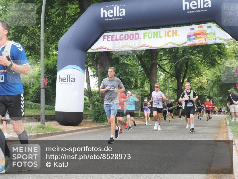 29.06.2025 - hella hamburg halbmarathon KatJ http://msf.ph/oto/8528973 29.06.2025 10:56:13 Zwischen KM18-KM19 4649, 4864, 8727 meine-sportfotos.de