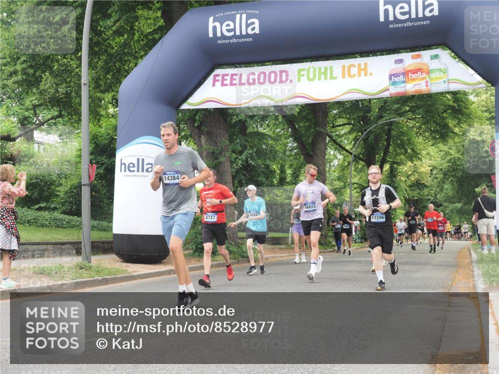 29.06.2025 - hella hamburg halbmarathon KatJ http://msf.ph/oto/8528977 29.06.2025 10:56:14 Zwischen KM18-KM19 4649, 4864, 8727 meine-sportfotos.de