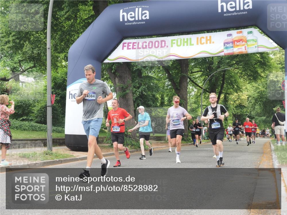 29.06.2025 - hella hamburg halbmarathon KatJ http://msf.ph/oto/8528982 29.06.2025 10:56:14 Zwischen KM18-KM19 4649, 4864, 8727 meine-sportfotos.de