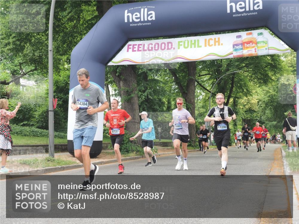 29.06.2025 - hella hamburg halbmarathon KatJ http://msf.ph/oto/8528987 29.06.2025 10:56:14 Zwischen KM18-KM19 4649, 4864, 8727 meine-sportfotos.de
