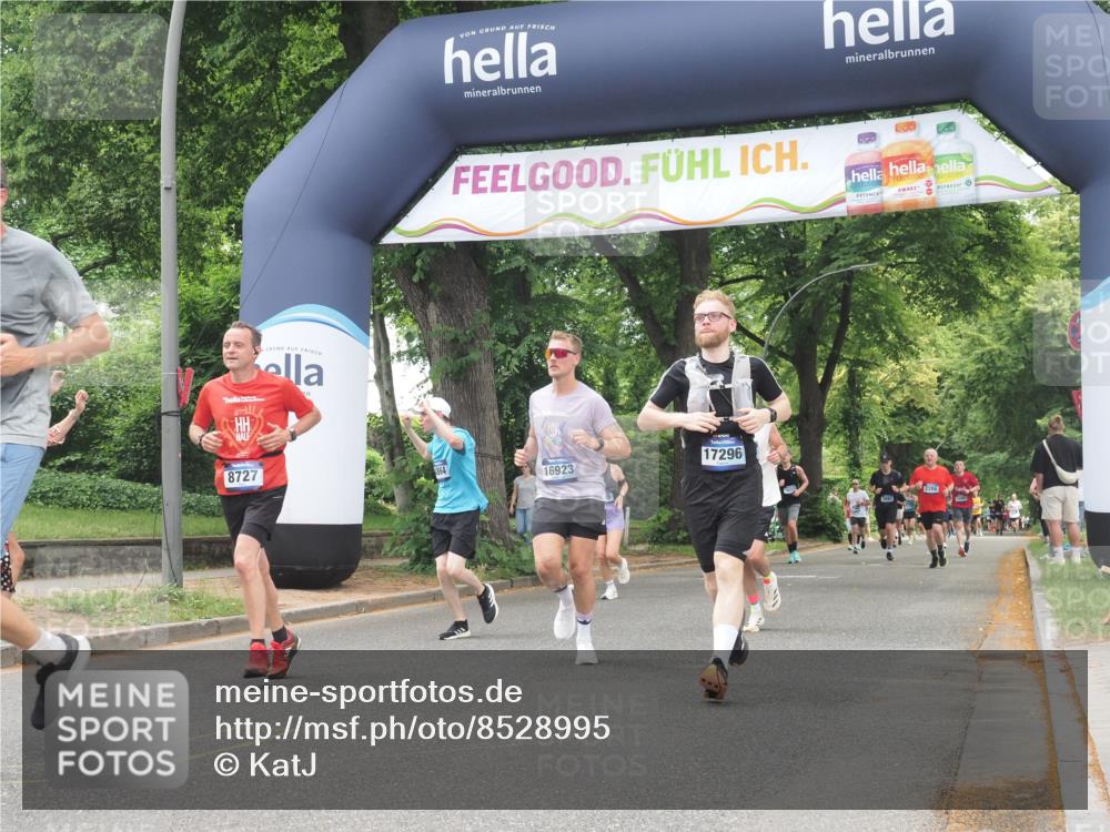 29.06.2025 - hella hamburg halbmarathon KatJ http://msf.ph/oto/8528995 29.06.2025 10:56:15 Zwischen KM18-KM19 4864, 6295, 8727 meine-sportfotos.de