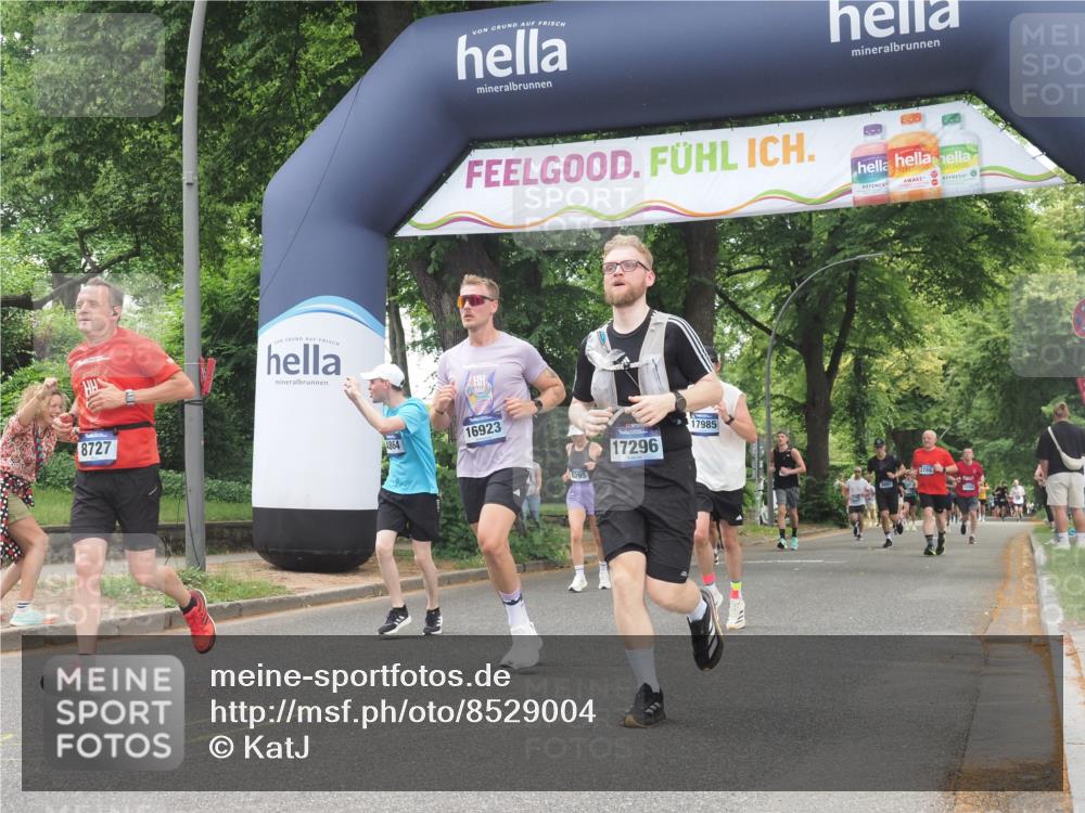 29.06.2025 - hella hamburg halbmarathon KatJ http://msf.ph/oto/8529004 29.06.2025 10:56:15 Zwischen KM18-KM19 4864, 6295, 8727 meine-sportfotos.de