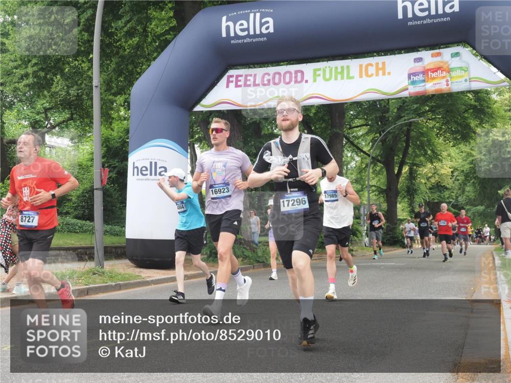 29.06.2025 - hella hamburg halbmarathon KatJ http://msf.ph/oto/8529010 29.06.2025 10:56:15 Zwischen KM18-KM19 4864, 6295, 8727 meine-sportfotos.de