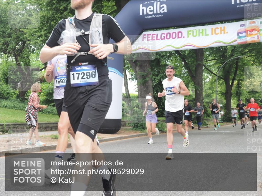 29.06.2025 - hella hamburg halbmarathon KatJ http://msf.ph/oto/8529029 29.06.2025 10:56:16 Zwischen KM18-KM19 4864, 4962, 6295, 8727 meine-sportfotos.de