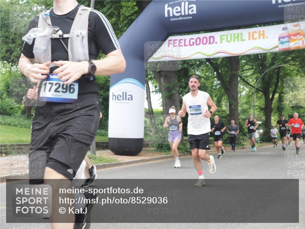 29.06.2025 - hella hamburg halbmarathon KatJ http://msf.ph/oto/8529036 29.06.2025 10:56:16 Zwischen KM18-KM19 4864, 4962, 6295, 8727 meine-sportfotos.de
