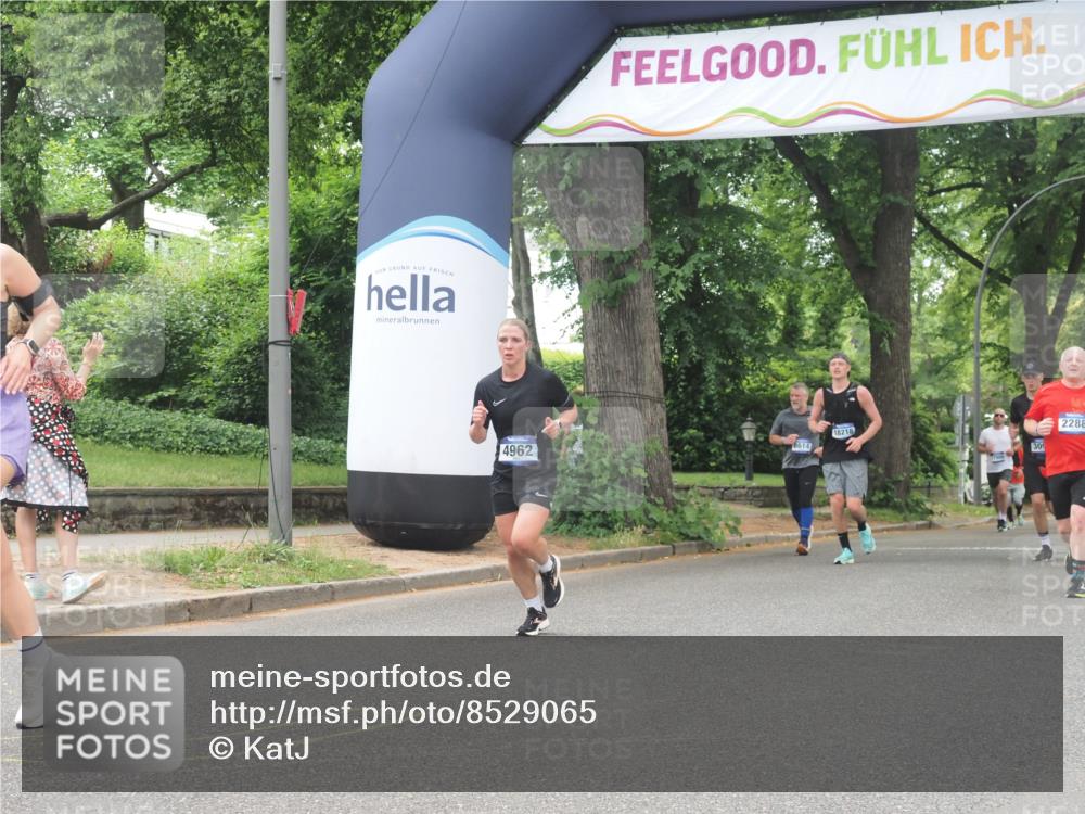 29.06.2025 - hella hamburg halbmarathon KatJ http://msf.ph/oto/8529065 29.06.2025 10:56:18 Zwischen KM18-KM19 2288, 4864, 4962, 6295, 8727 meine-sportfotos.de