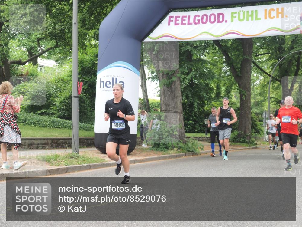 29.06.2025 - hella hamburg halbmarathon KatJ http://msf.ph/oto/8529076 29.06.2025 10:56:19 Zwischen KM18-KM19 2288, 4864, 4962, 6295, 8727 meine-sportfotos.de