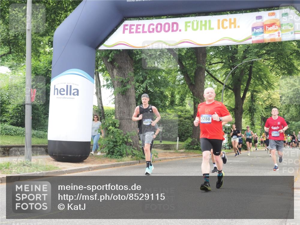 29.06.2025 - hella hamburg halbmarathon KatJ http://msf.ph/oto/8529115 29.06.2025 10:56:20 Zwischen KM18-KM19 2288, 3091, 4864, 4962, 6295, 8727 meine-sportfotos.de