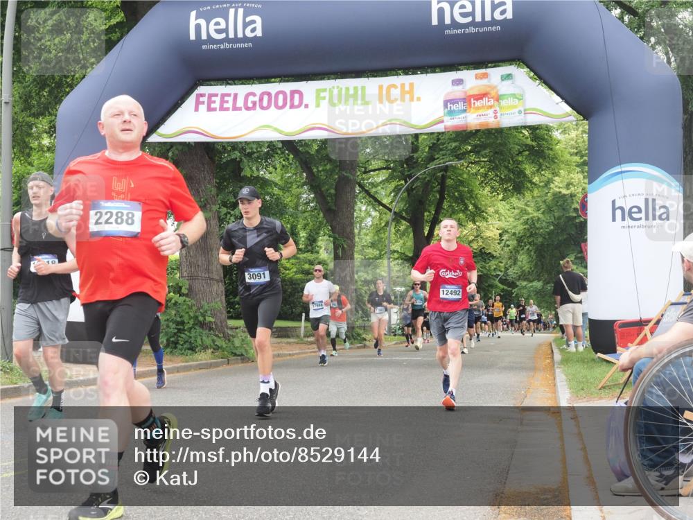 29.06.2025 - hella hamburg halbmarathon KatJ http://msf.ph/oto/8529144 29.06.2025 10:56:22 Zwischen KM18-KM19 2288, 3091, 4962, 6295, 8614 meine-sportfotos.de