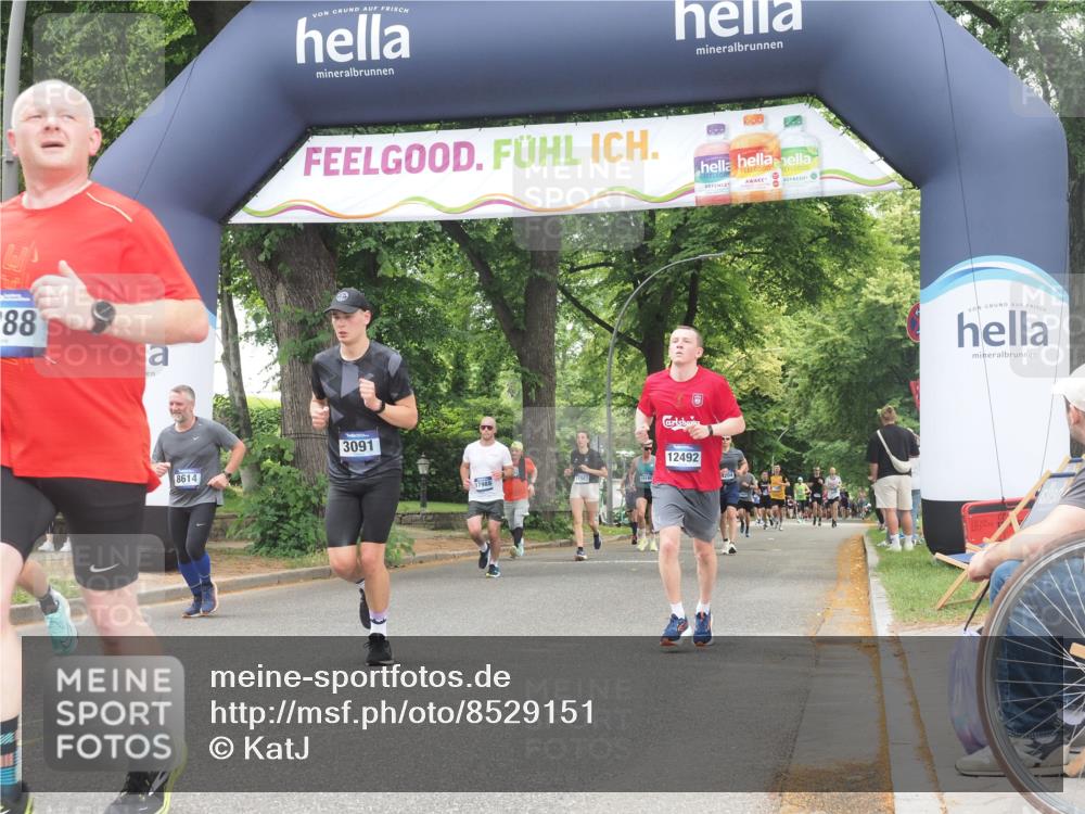 29.06.2025 - hella hamburg halbmarathon KatJ http://msf.ph/oto/8529151 29.06.2025 10:56:22 Zwischen KM18-KM19 2288, 3091, 4962, 6295, 8614 meine-sportfotos.de