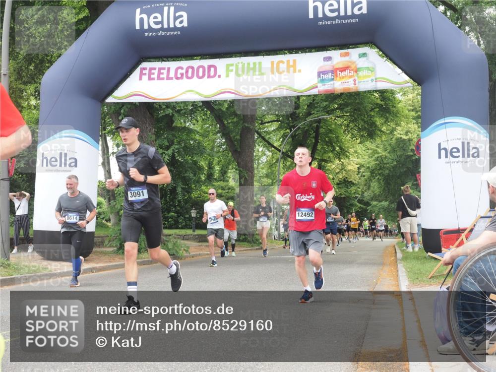 29.06.2025 - hella hamburg halbmarathon KatJ http://msf.ph/oto/8529160 29.06.2025 10:56:22 Zwischen KM18-KM19 2288, 3091, 4962, 6295, 8614 meine-sportfotos.de