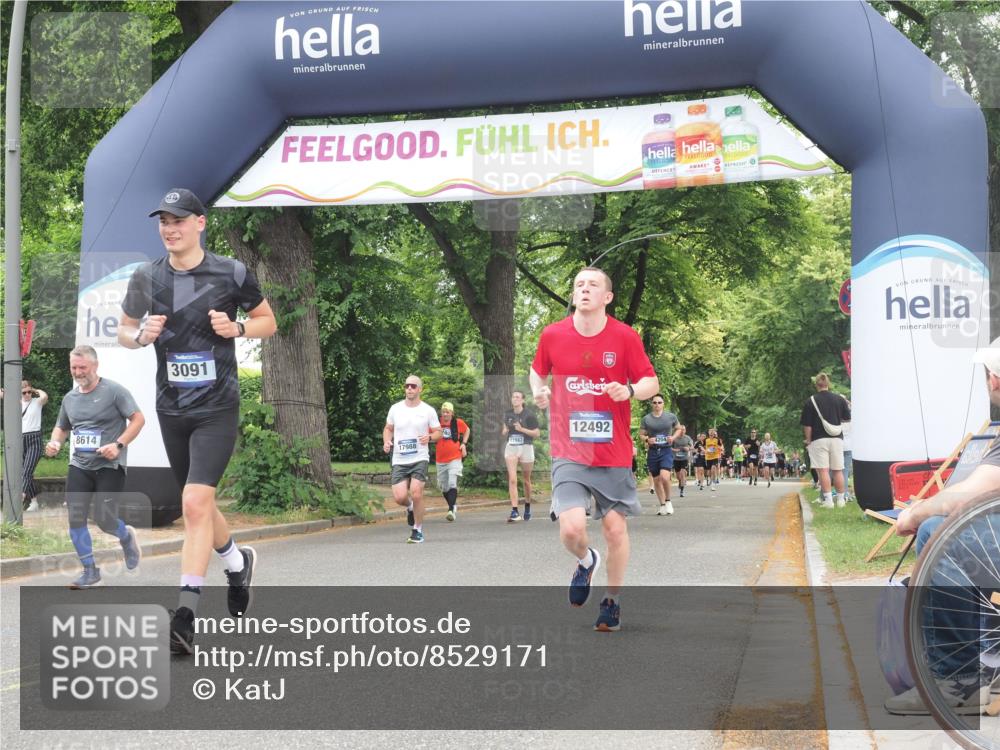 29.06.2025 - hella hamburg halbmarathon KatJ http://msf.ph/oto/8529171 29.06.2025 10:56:23 Zwischen KM18-KM19 2288, 3091, 4962, 6295, 8614 meine-sportfotos.de