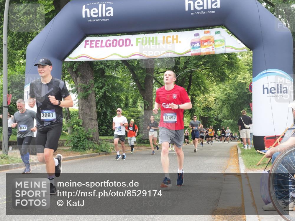 29.06.2025 - hella hamburg halbmarathon KatJ http://msf.ph/oto/8529174 29.06.2025 10:56:23 Zwischen KM18-KM19 2288, 3091, 4962, 6295, 8614 meine-sportfotos.de