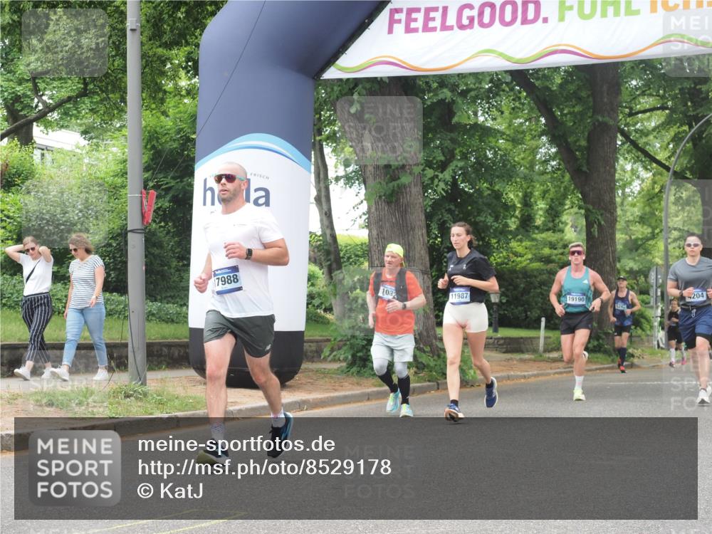 29.06.2025 - hella hamburg halbmarathon KatJ http://msf.ph/oto/8529178 29.06.2025 10:56:25 Zwischen KM18-KM19 2288, 3091, 4204, 8614 meine-sportfotos.de