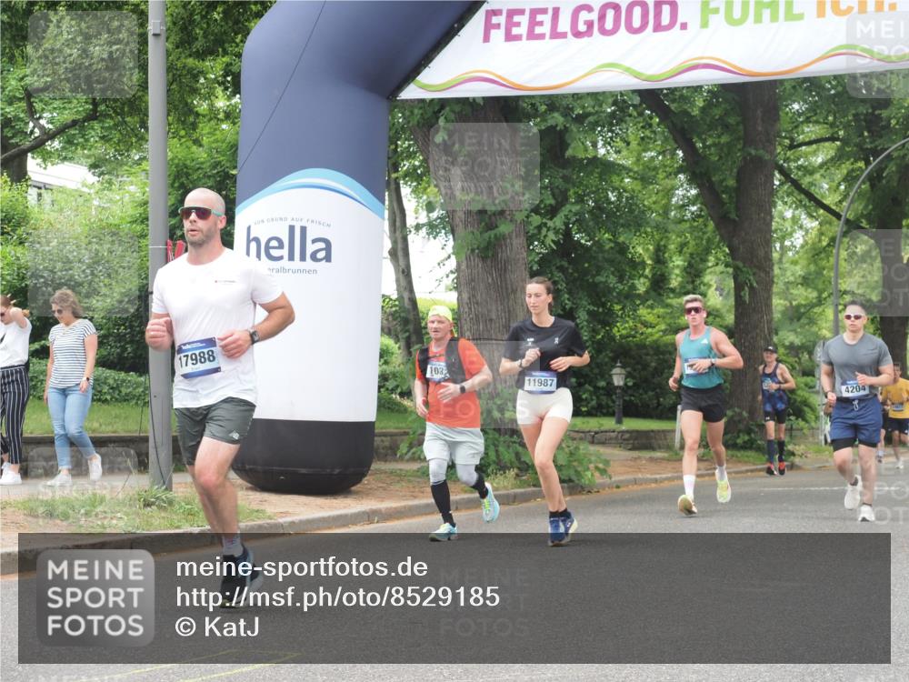 29.06.2025 - hella hamburg halbmarathon KatJ http://msf.ph/oto/8529185 29.06.2025 10:56:25 Zwischen KM18-KM19 2288, 3091, 4204, 8614 meine-sportfotos.de
