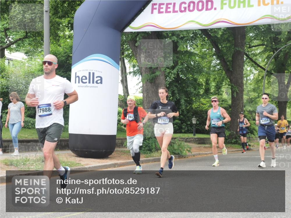 29.06.2025 - hella hamburg halbmarathon KatJ http://msf.ph/oto/8529187 29.06.2025 10:56:25 Zwischen KM18-KM19 2288, 3091, 4204, 8614 meine-sportfotos.de