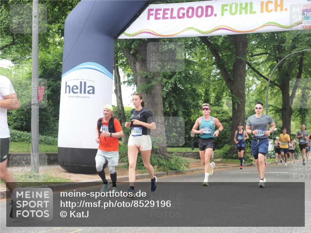 29.06.2025 - hella hamburg halbmarathon KatJ http://msf.ph/oto/8529196 29.06.2025 10:56:25 Zwischen KM18-KM19 2288, 3091, 4204, 8614 meine-sportfotos.de