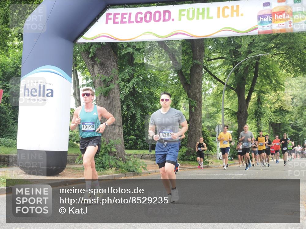 29.06.2025 - hella hamburg halbmarathon KatJ http://msf.ph/oto/8529235 29.06.2025 10:56:27 Zwischen KM18-KM19 1032, 3091, 4204, 8614 meine-sportfotos.de