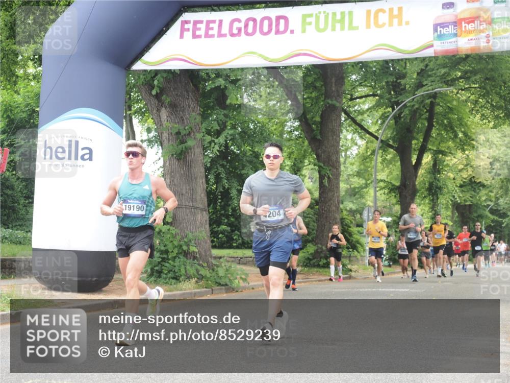 29.06.2025 - hella hamburg halbmarathon KatJ http://msf.ph/oto/8529239 29.06.2025 10:56:27 Zwischen KM18-KM19 1032, 3091, 4204, 8614 meine-sportfotos.de
