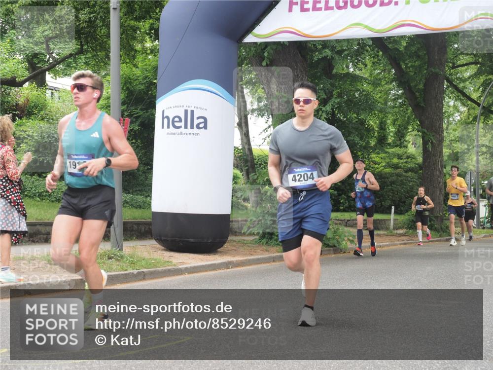 29.06.2025 - hella hamburg halbmarathon KatJ http://msf.ph/oto/8529246 29.06.2025 10:56:28 Zwischen KM18-KM19 1032, 3091, 4204, 8614 meine-sportfotos.de