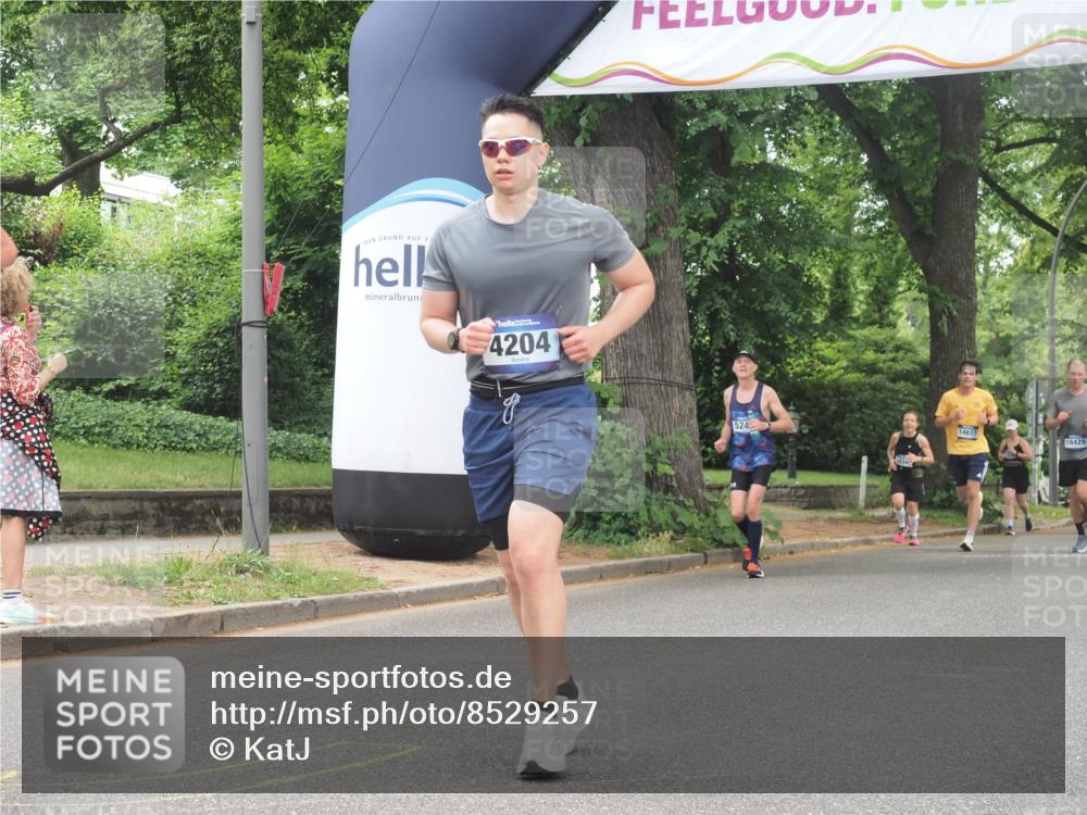 29.06.2025 - hella hamburg halbmarathon KatJ http://msf.ph/oto/8529257 29.06.2025 10:56:28 Zwischen KM18-KM19 1032, 3091, 4204, 8614 meine-sportfotos.de