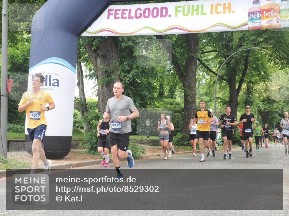 29.06.2025 - hella hamburg halbmarathon KatJ http://msf.ph/oto/8529302 29.06.2025 10:56:32 Zwischen KM18-KM19 1032, 4204, 5242 meine-sportfotos.de