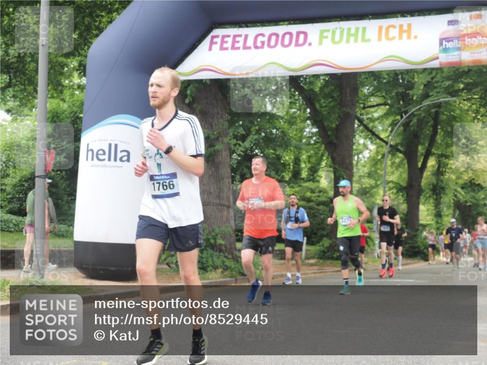 29.06.2025 - hella hamburg halbmarathon KatJ http://msf.ph/oto/8529445 29.06.2025 10:56:39 Zwischen KM18-KM19 1745, 1766, 1830, 1850, 2359, 5191, 6664, 6871 meine-sportfotos.de