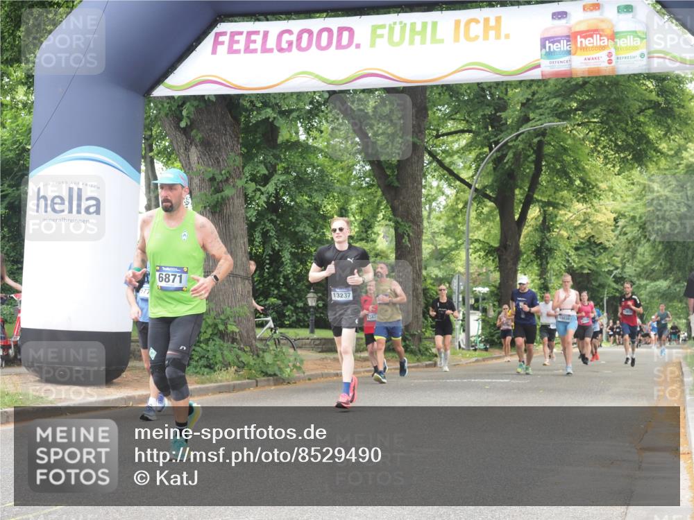 29.06.2025 - hella hamburg halbmarathon KatJ http://msf.ph/oto/8529490 29.06.2025 10:56:42 Zwischen KM18-KM19 1745, 1766, 1830, 2359, 6664, 6871 meine-sportfotos.de