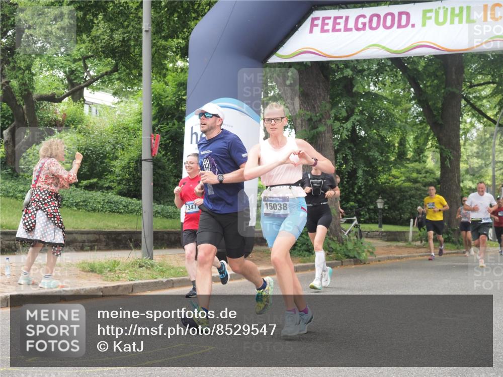 29.06.2025 - hella hamburg halbmarathon KatJ http://msf.ph/oto/8529547 29.06.2025 10:56:46 Zwischen KM18-KM19 2359, 6871 meine-sportfotos.de