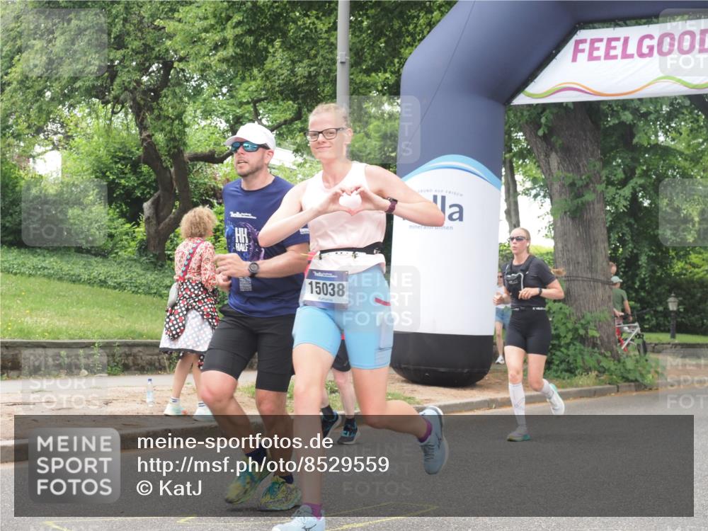 29.06.2025 - hella hamburg halbmarathon KatJ http://msf.ph/oto/8529559 29.06.2025 10:56:47 Zwischen KM18-KM19 1347, 6871 meine-sportfotos.de