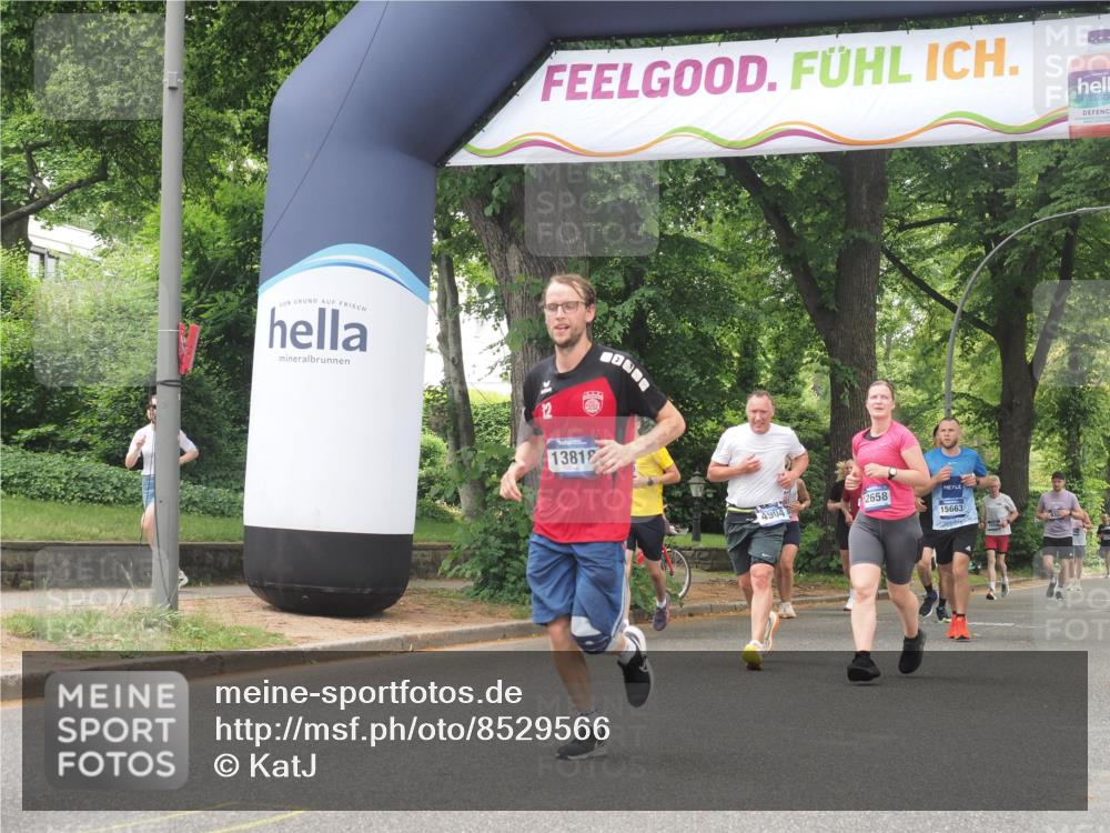 29.06.2025 - hella hamburg halbmarathon KatJ http://msf.ph/oto/8529566 29.06.2025 10:56:49 Zwischen KM18-KM19 1347, 4904 meine-sportfotos.de