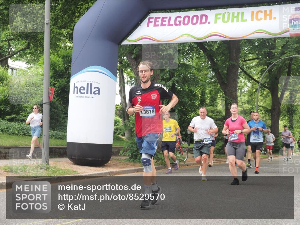 29.06.2025 - hella hamburg halbmarathon KatJ http://msf.ph/oto/8529570 29.06.2025 10:56:49 Zwischen KM18-KM19 1347, 4904 meine-sportfotos.de