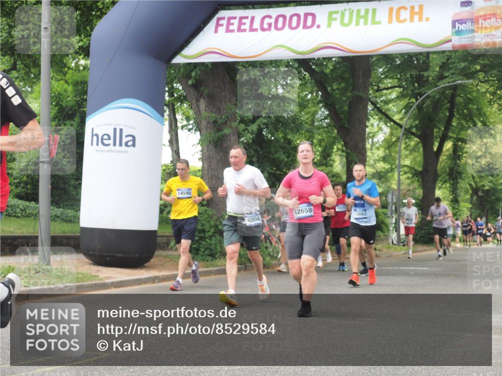 29.06.2025 - hella hamburg halbmarathon KatJ http://msf.ph/oto/8529584 29.06.2025 10:56:50 Zwischen KM18-KM19 1347, 4904 meine-sportfotos.de