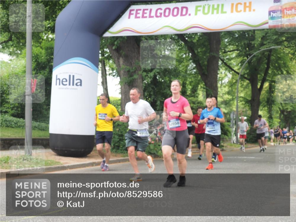 29.06.2025 - hella hamburg halbmarathon KatJ http://msf.ph/oto/8529586 29.06.2025 10:56:50 Zwischen KM18-KM19 1347, 4904 meine-sportfotos.de
