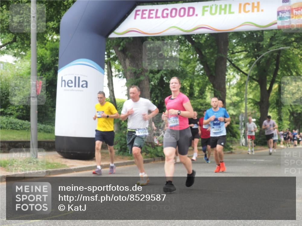 29.06.2025 - hella hamburg halbmarathon KatJ http://msf.ph/oto/8529587 29.06.2025 10:56:50 Zwischen KM18-KM19 1347, 4904 meine-sportfotos.de