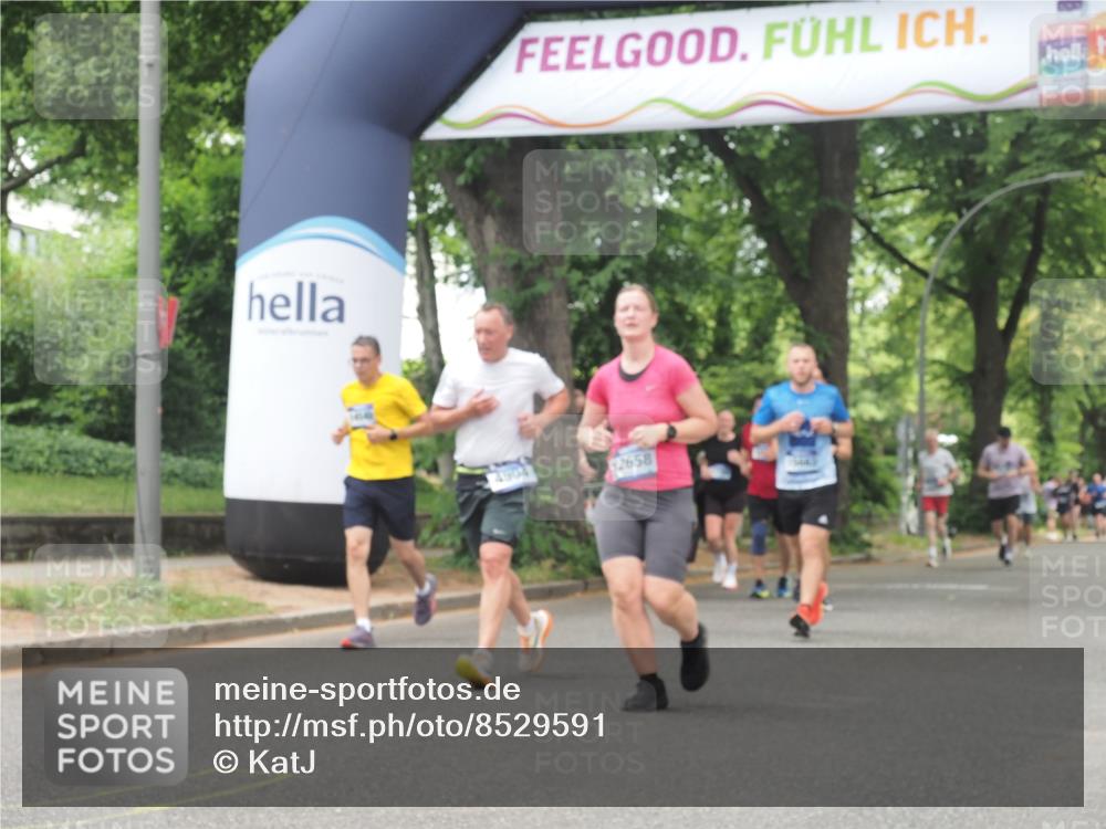 29.06.2025 - hella hamburg halbmarathon KatJ http://msf.ph/oto/8529591 29.06.2025 10:56:50 Zwischen KM18-KM19 1347, 4904 meine-sportfotos.de