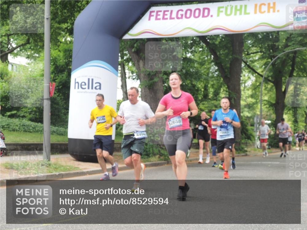 29.06.2025 - hella hamburg halbmarathon KatJ http://msf.ph/oto/8529594 29.06.2025 10:56:50 Zwischen KM18-KM19 1347, 4904 meine-sportfotos.de