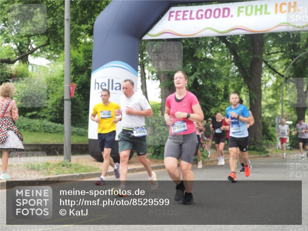 29.06.2025 - hella hamburg halbmarathon KatJ http://msf.ph/oto/8529599 29.06.2025 10:56:50 Zwischen KM18-KM19 1347, 4904 meine-sportfotos.de