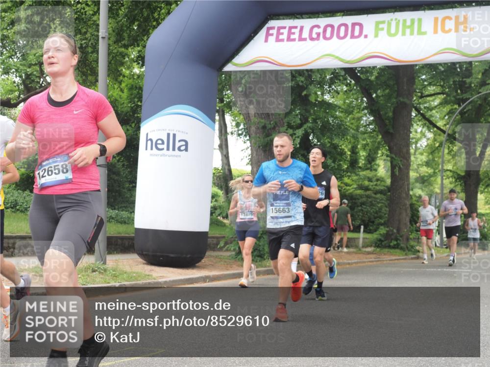 29.06.2025 - hella hamburg halbmarathon KatJ http://msf.ph/oto/8529610 29.06.2025 10:56:52 Zwischen KM18-KM19 1347, 4904 meine-sportfotos.de