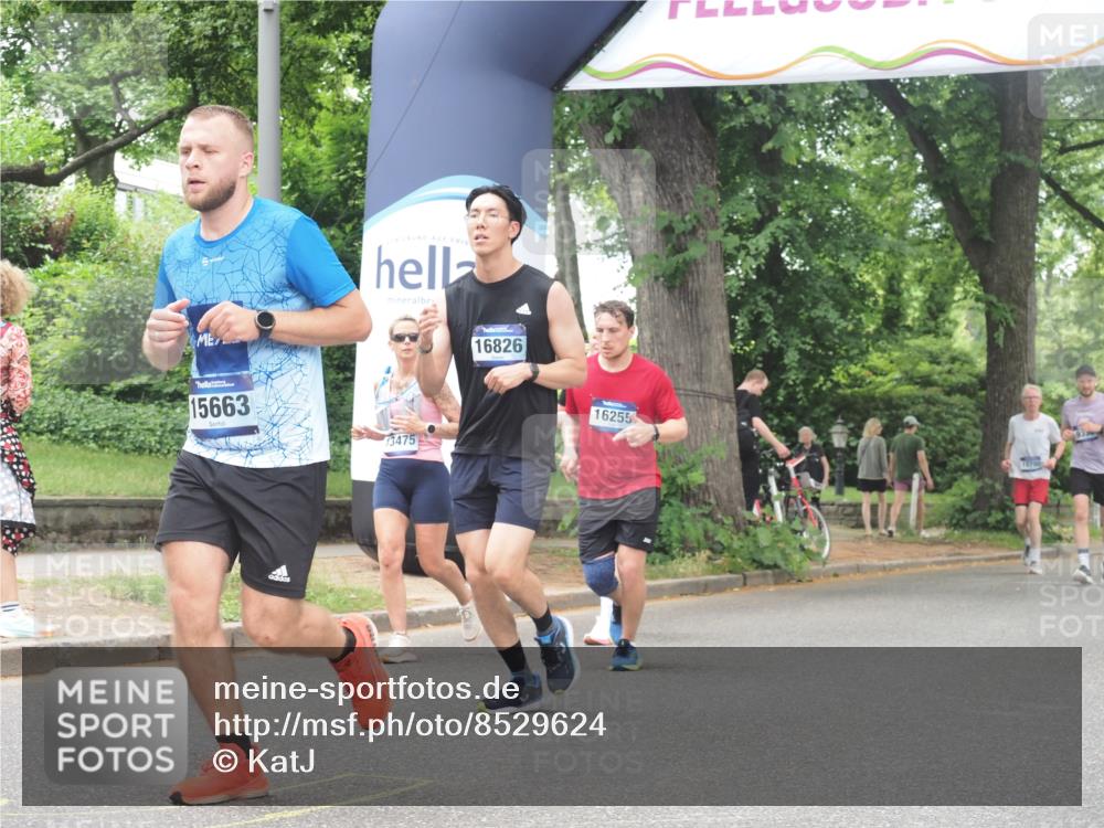 29.06.2025 - hella hamburg halbmarathon KatJ http://msf.ph/oto/8529624 29.06.2025 10:56:53 Zwischen KM18-KM19 1347, 4904 meine-sportfotos.de